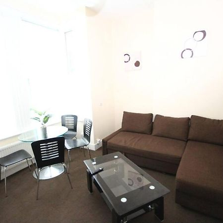 Willesden Lodge Лондон Экстерьер фото