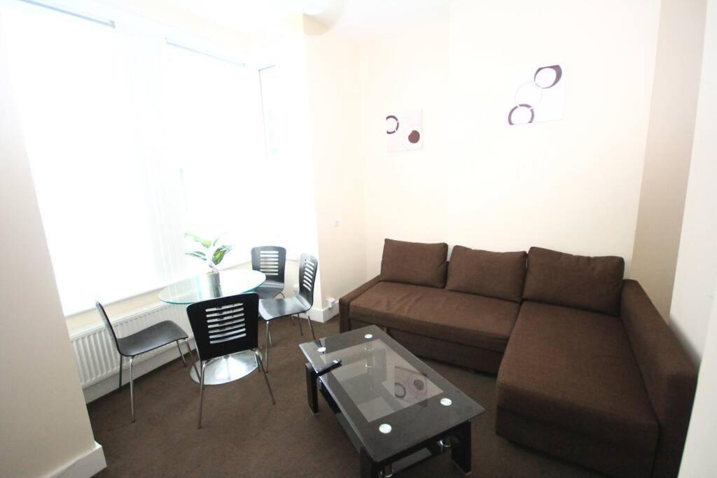 Willesden Lodge Лондон Экстерьер фото